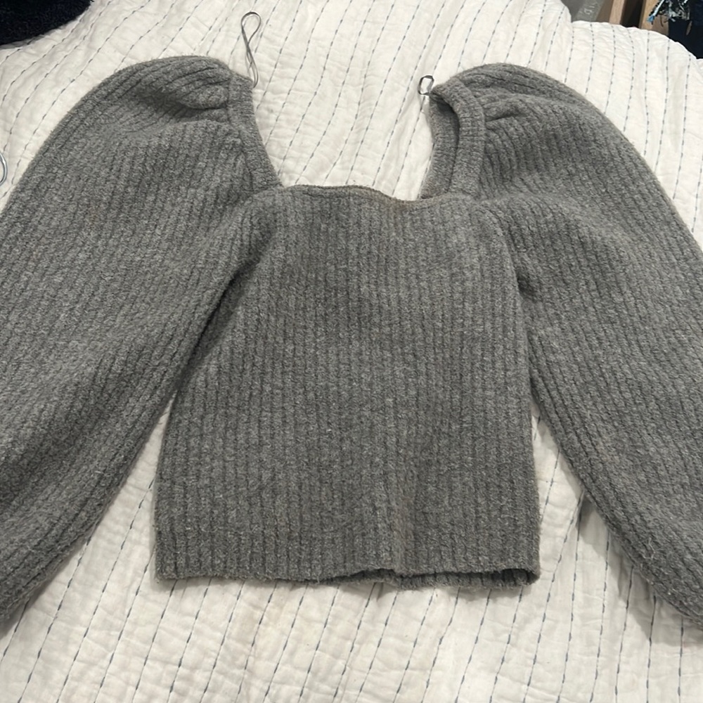 Zara sweater, grey, never worn, great condition, comfortable